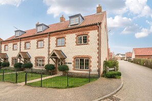 Exterior - Curlew Cottage - sleeps 6 guests  in 3 bedrooms (Brancaster)