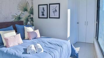 1 habitación, escritorio, tabla de planchar con plancha y wifi