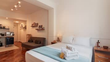 Tabla de planchar con plancha, wifi gratis y ropa de cama