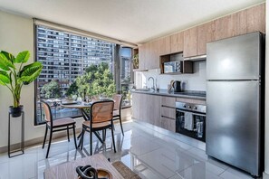 Fridge, microwave, oven, stovetop - HOM I Wifi Parque Almagro Turismo Calefactor (Santiago)