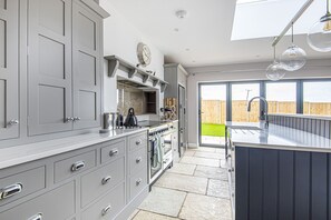 Fridge, oven, stovetop, dishwasher - Olive's Cottage - sleeps 6 guests  in 3 bedrooms (Burnham Market)