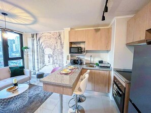 Fridge, microwave, oven, stovetop - HOM I Wifi Urbano Calefaccion Metro Parque Almagro (Santiago)