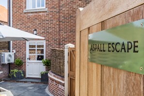 Exterior detail - Aspall Escape - sleeps 2 guests  in 1 bedroom (Burnham Market)