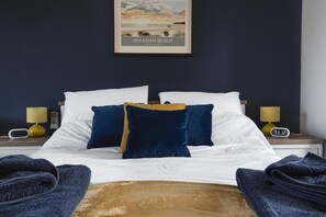 1 bedroom, iron/ironing board, WiFi, bed sheets - Aspall Escape - sleeps 2 guests  in 1 bedroom (Burnham Market)