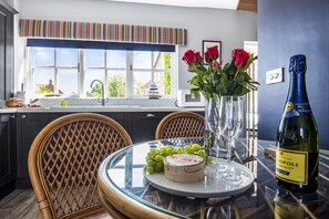 Dining - Aspall Escape - sleeps 2 guests  in 1 bedroom (Burnham Market)