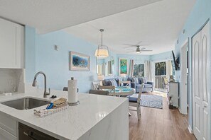 Interior - Sunset Vistas 403s (Treasure Island)