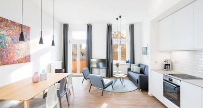 Apartment (150sqm) with 3 Bedrooms & Balcony