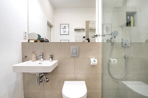 Hair dryer, towels - Apartment (150sqm) with 3 Bedrooms & Balcony (Mitte / Wedding (Berlin))