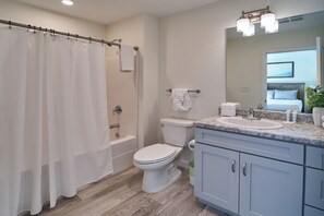 Hair dryer, towels - Ruby 212: 1BD | Great LOCATION + Shared Amenities! (Pigeon Forge)