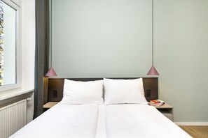 Desk, iron/ironing board, travel cot, WiFi - Apartment (110sqm) with 3 Bedrooms & Balcony (Mitte / Wedding (Berlin))