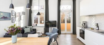 Apartment (110sqm) with 3 Bedrooms & Balcony