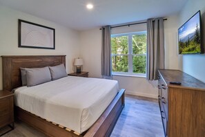 Escritorio, wifi gratis y ropa de cama 