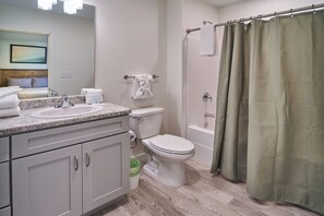 Hair dryer, towels - Ruby 213: 1BD | Great LOCATION + Shared Amenities! (Pigeon Forge)