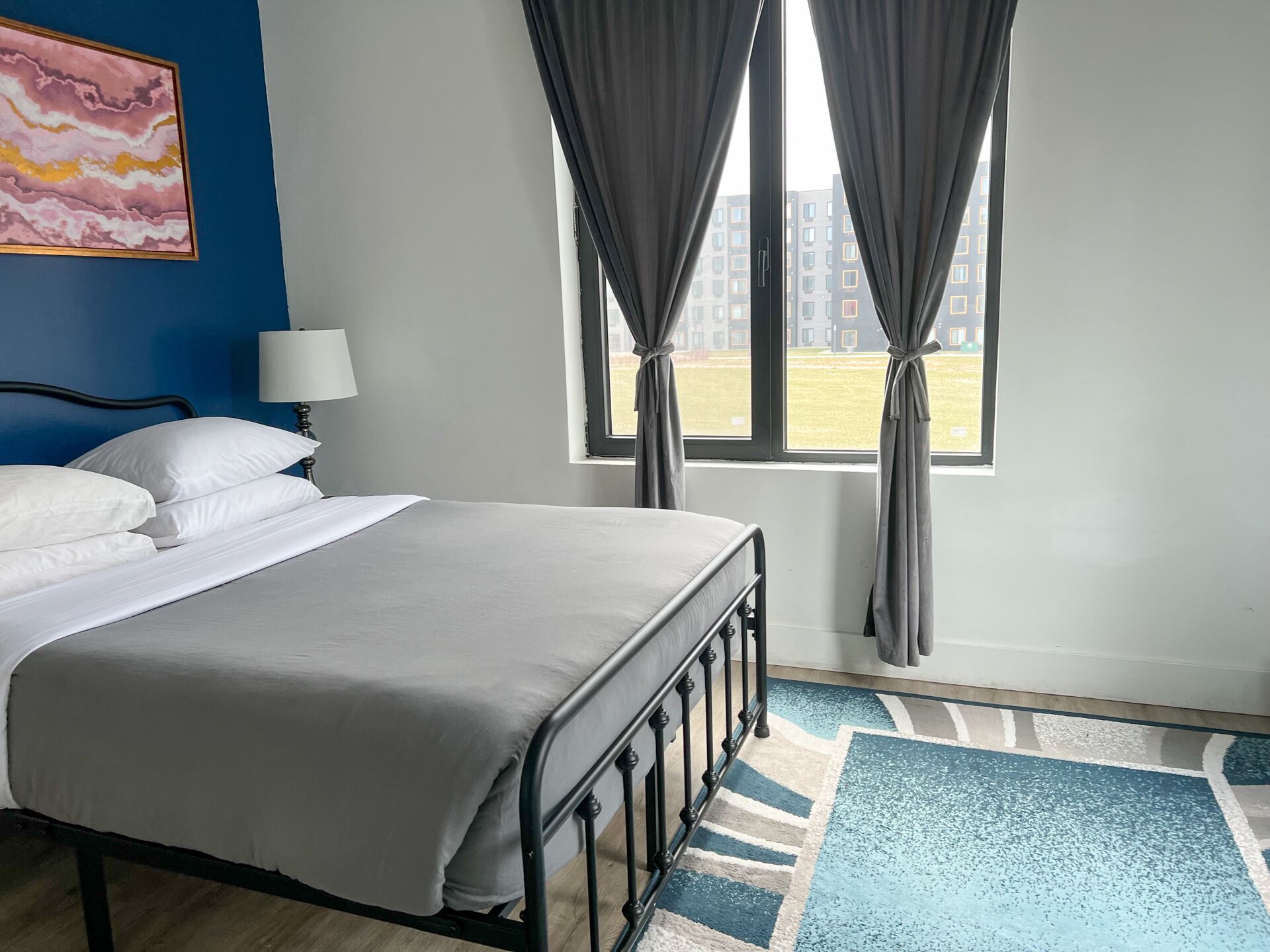 2 habitaciones, tabla de planchar con plancha y wifi gratis 