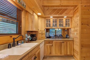 Fridge, microwave, oven, stovetop - *Stunning 3BD Cabin w/ VIEWS! Hot Tub + Game Room* (Sevierville)