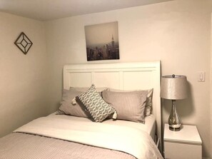 1 slaapkamer, een strijkplank/strijkijzer, gratis wifi, beddengoed