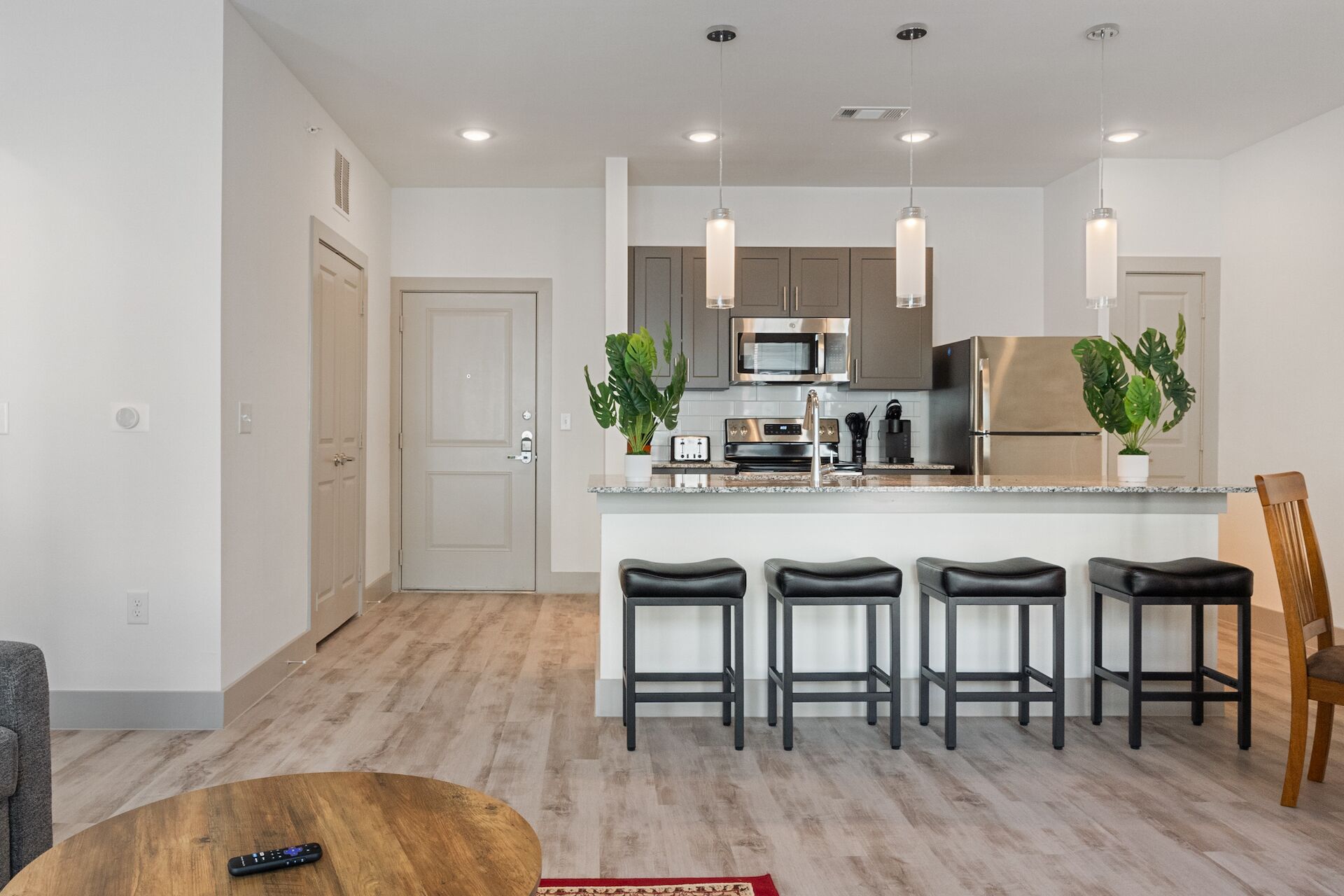 雪櫃、微波爐、焗爐、爐具