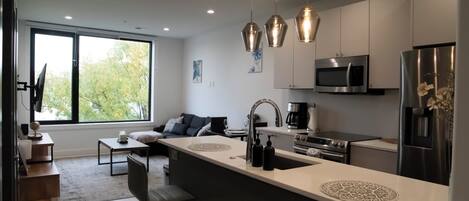 Réfrigérateur, four, plaque de cuisson, lave-vaisselle