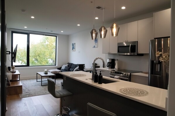 Fridge, oven, stovetop, dishwasher - Beautiful 1BR in Park View DC 9v2d (Washington)