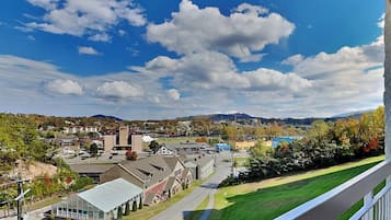 Condo (2 Bedrooms) | Property amenity