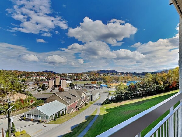 Condo (2 Bedrooms) | Tiện nghi, dịch vụ nơi lưu trú