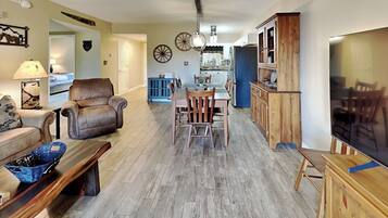 Condo (2 Bedrooms) | Property amenity