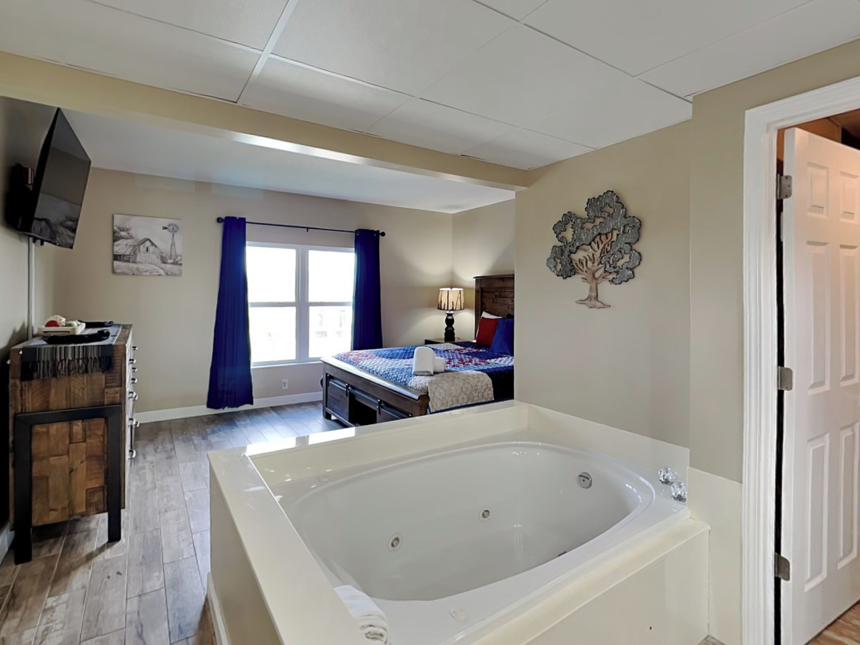 Condo (2 Bedrooms) | Property amenity