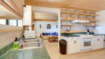 Réfrigérateur, micro-ondes, plaque de cuisson, lave-vaisselle