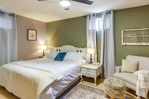 1 habitación, escritorio, tabla de planchar con plancha y internet 