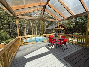 Outdoor dining - Relaxing Urban Escape all year round (Tobyhanna)