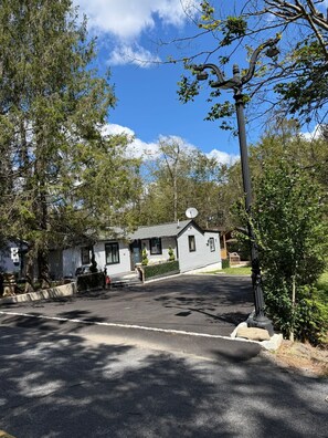Exterior - Relaxing Urban Escape all year round (Tobyhanna)