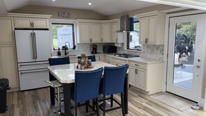 Microwave, stovetop - Relaxing Urban Escape all year round (Tobyhanna)