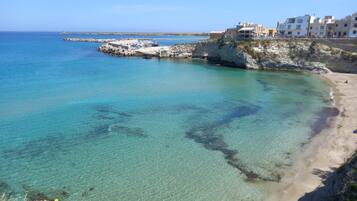 Una spiaggia nelle vicinanze