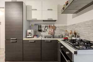 Réfrigérateur, four, plaque de cuisson, lave-vaisselle