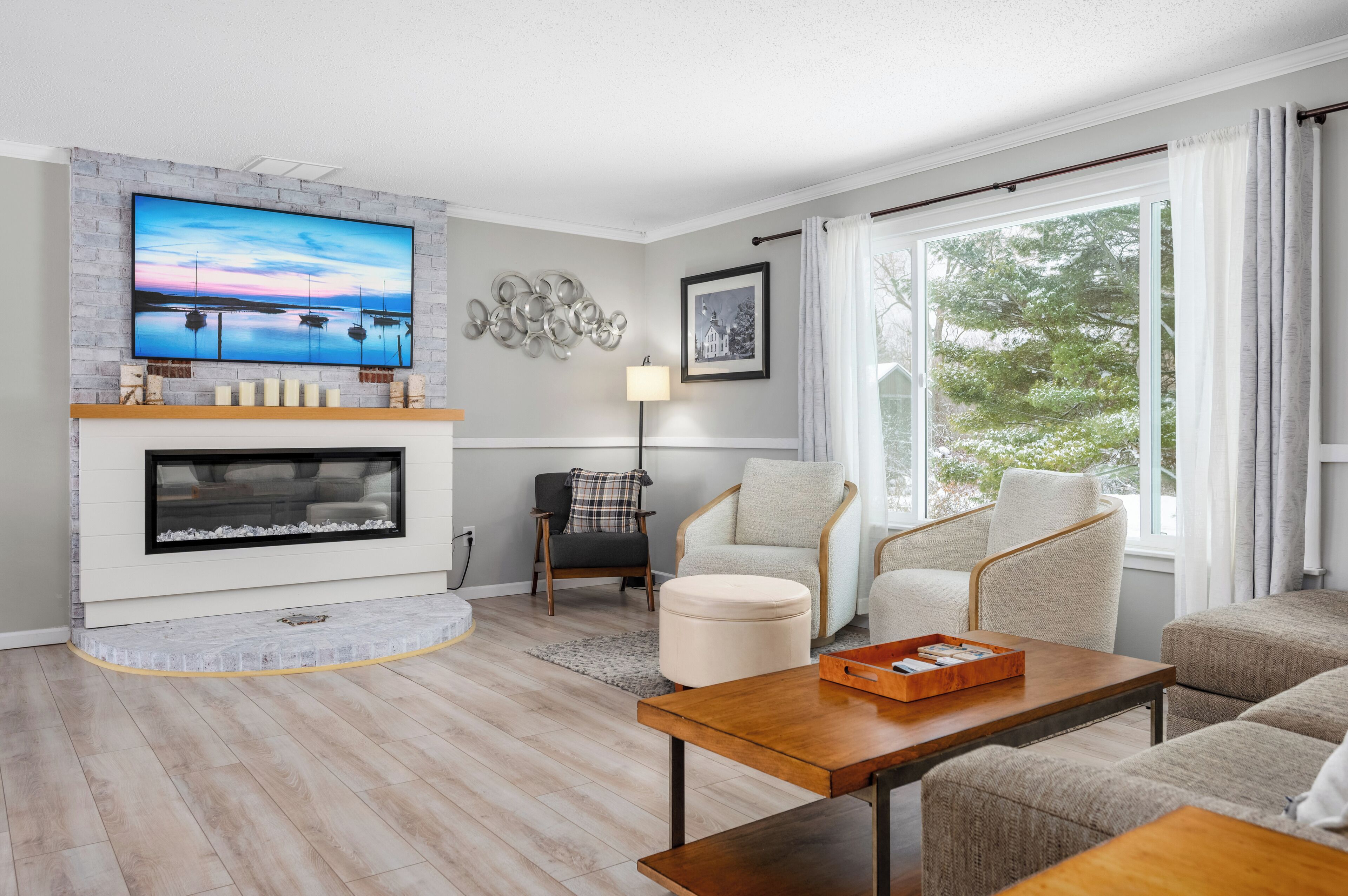 Télévision, cheminée