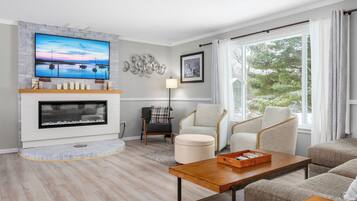 Télévision, cheminée