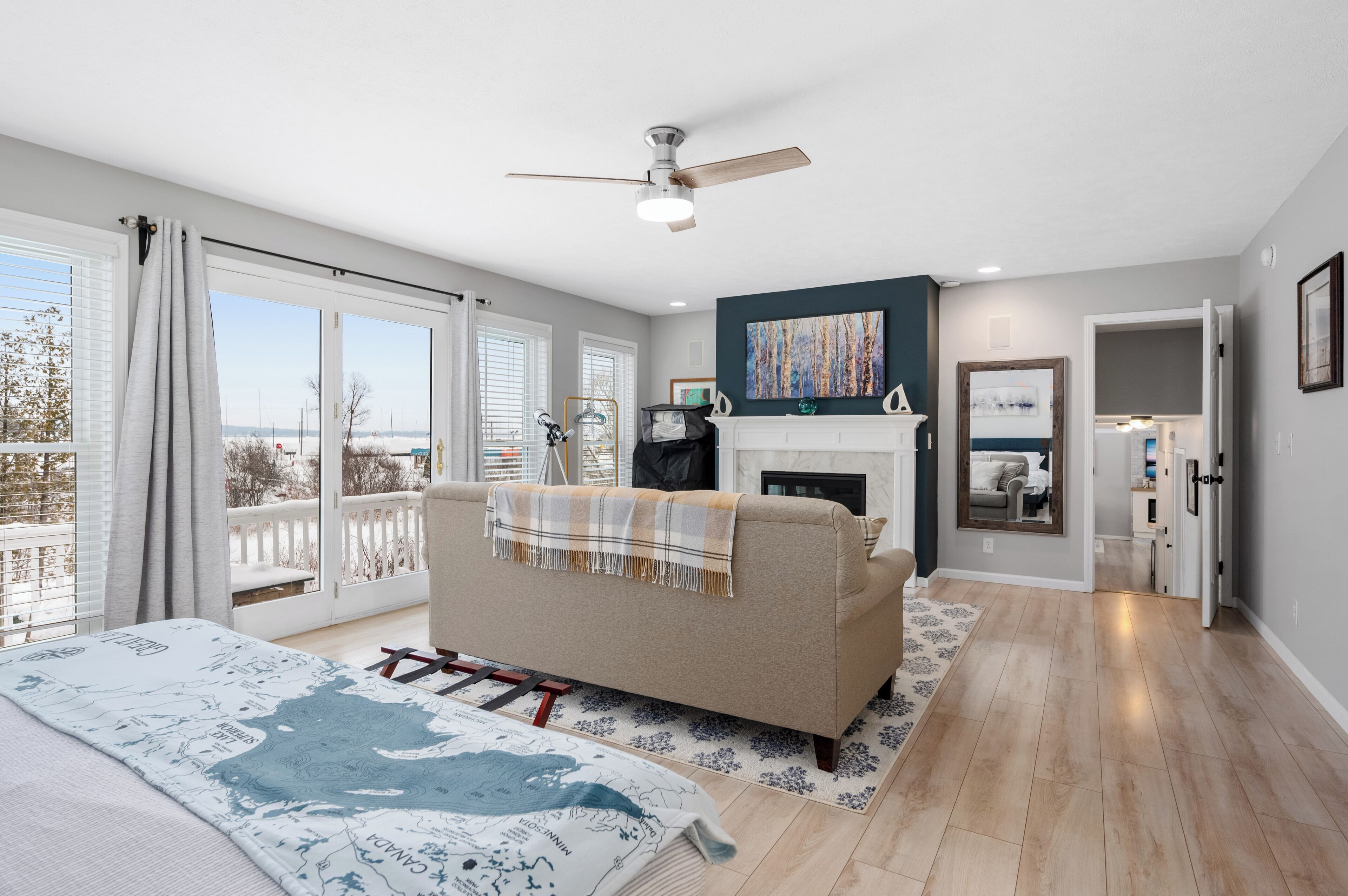 4 habitaciones, tabla de planchar con plancha, wifi y ropa de cama 