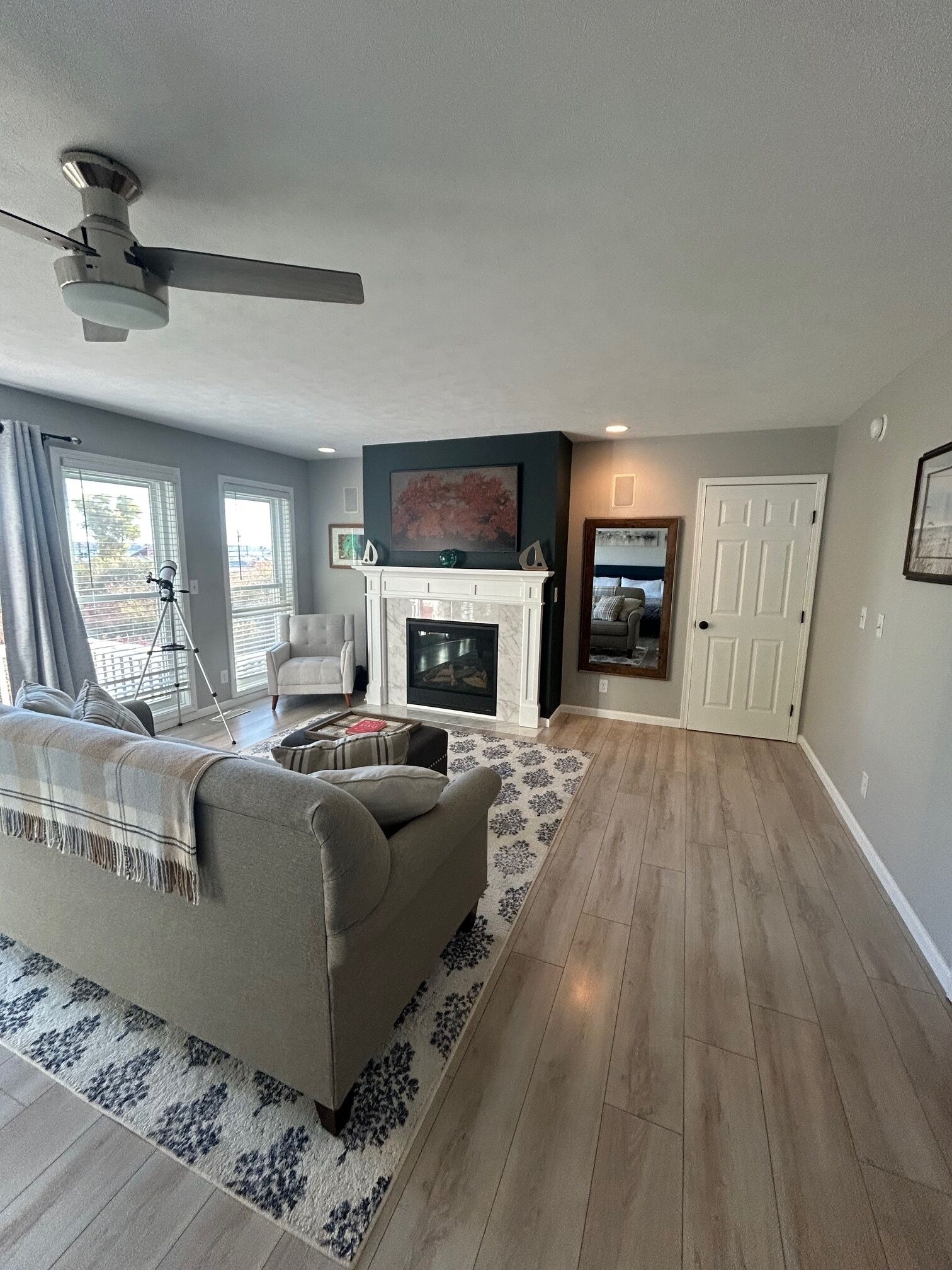 Télévision, cheminée