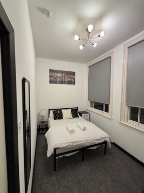 1 bedroom, iron/ironing board, WiFi, bed sheets - Modern, Centre Prime Location, Sleeps 3, 2 Beds (Sheffield)