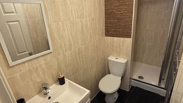 Handtücher, Seife, Toilettenpapier