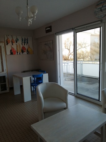 Interior. Apartment 'Terrasse du 7' with Sea View and Private Terrace