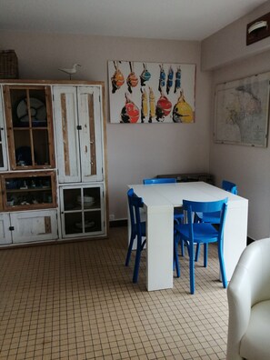 Dining - 'Joli' Apartment with Sea View and Private Terrace (Notre-Dame-de-Monts)