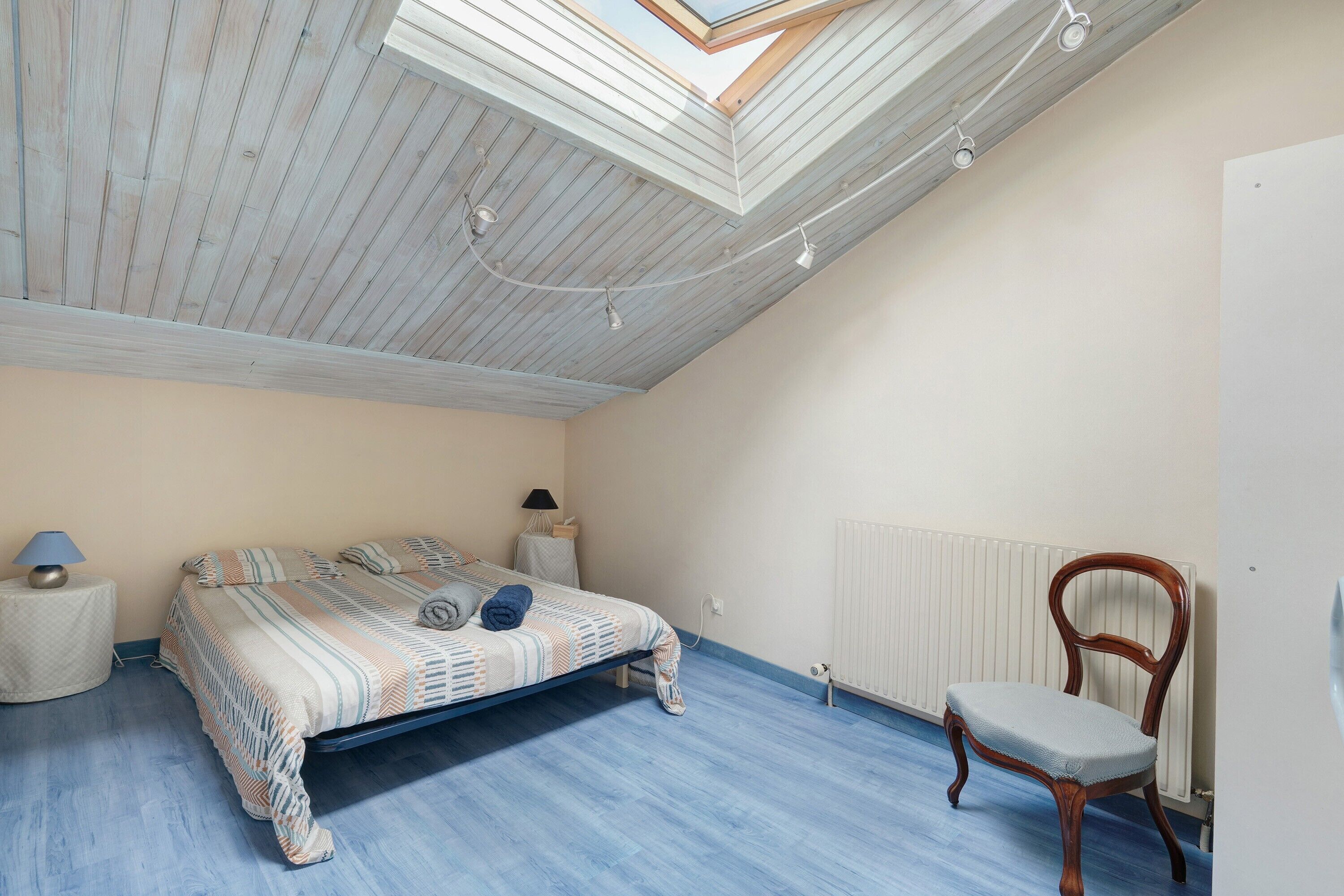 5 slaapkamers, een strijkplank/strijkijzer, wifi, beddengoed