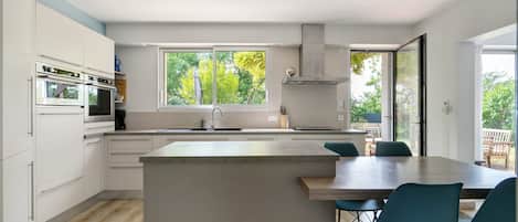 Fridge, microwave, oven, stovetop