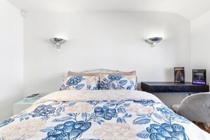 2 bedrooms, iron/ironing board, travel cot, free WiFi - Modern Spacious 2 Bedroom House in Central London (Kensington )
