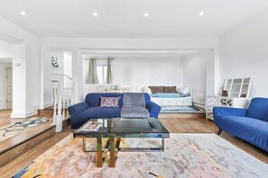 Smart TV - Modern Spacious 2 Bedroom House in Central London (Kensington )
