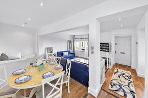 Interior - Modern Spacious 2 Bedroom House in Central London (Kensington )