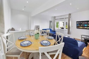 Dining - Modern Spacious 2 Bedroom House in Central London (Kensington )