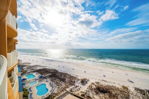 On the beach - Phoenix Gulf Towers 1105 by Brett-Robinson (Orange Beach)