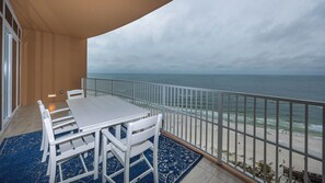 Outdoor dining - Phoenix Gulf Towers 1405 (Orange Beach)